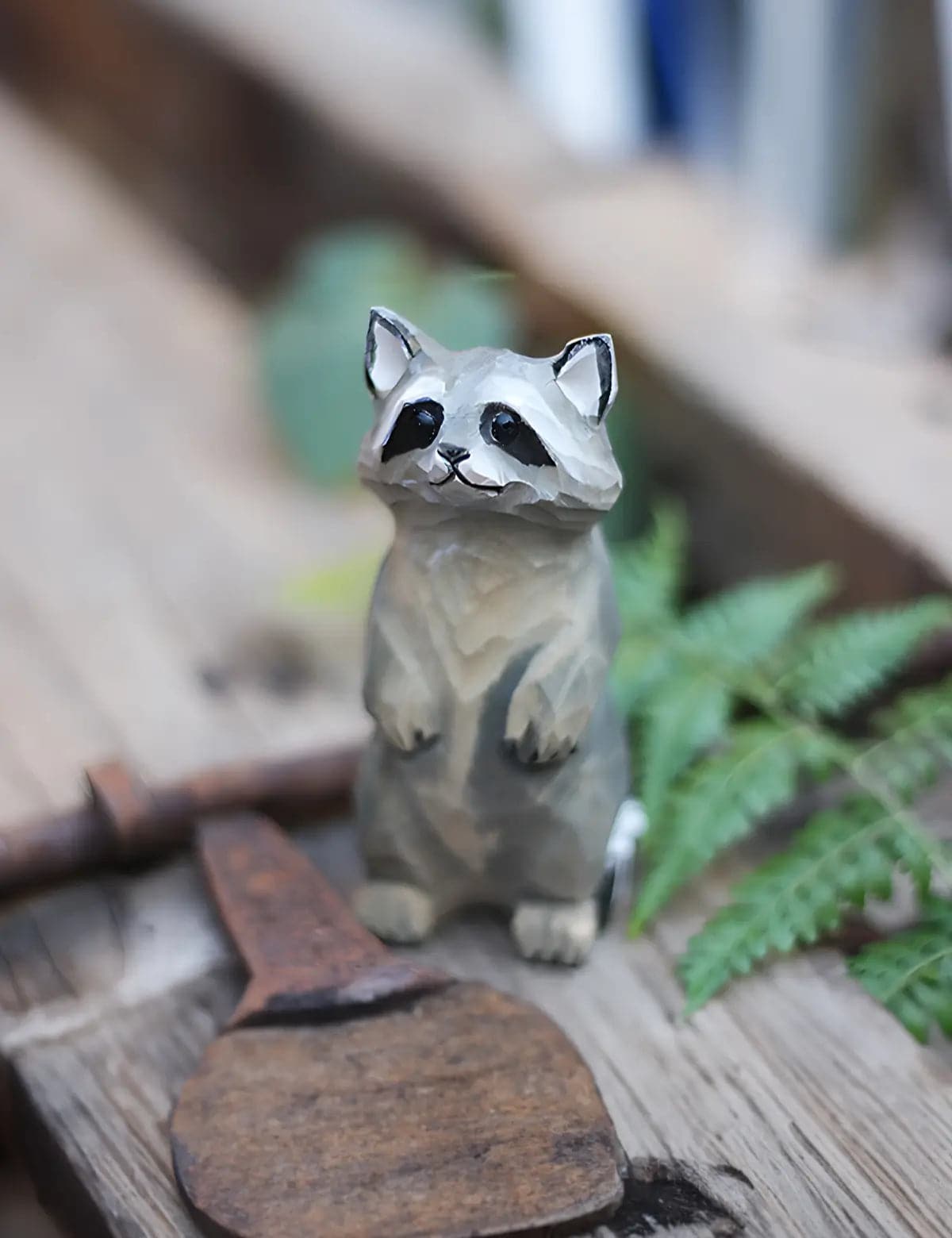 Curious-Raccoon-Wood-Sculpture-Garden-Decor-04