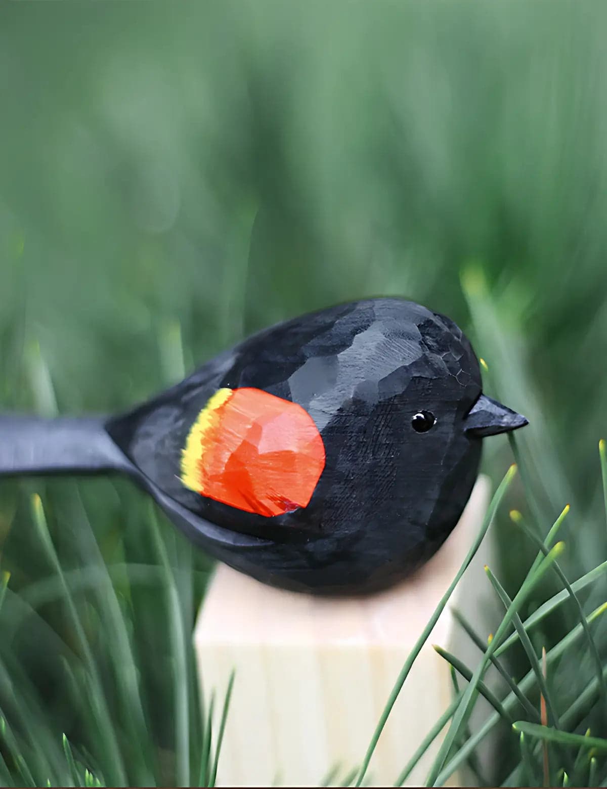 Handcrafted-Red-winged-Blackbird-Wooden-Figurine-05