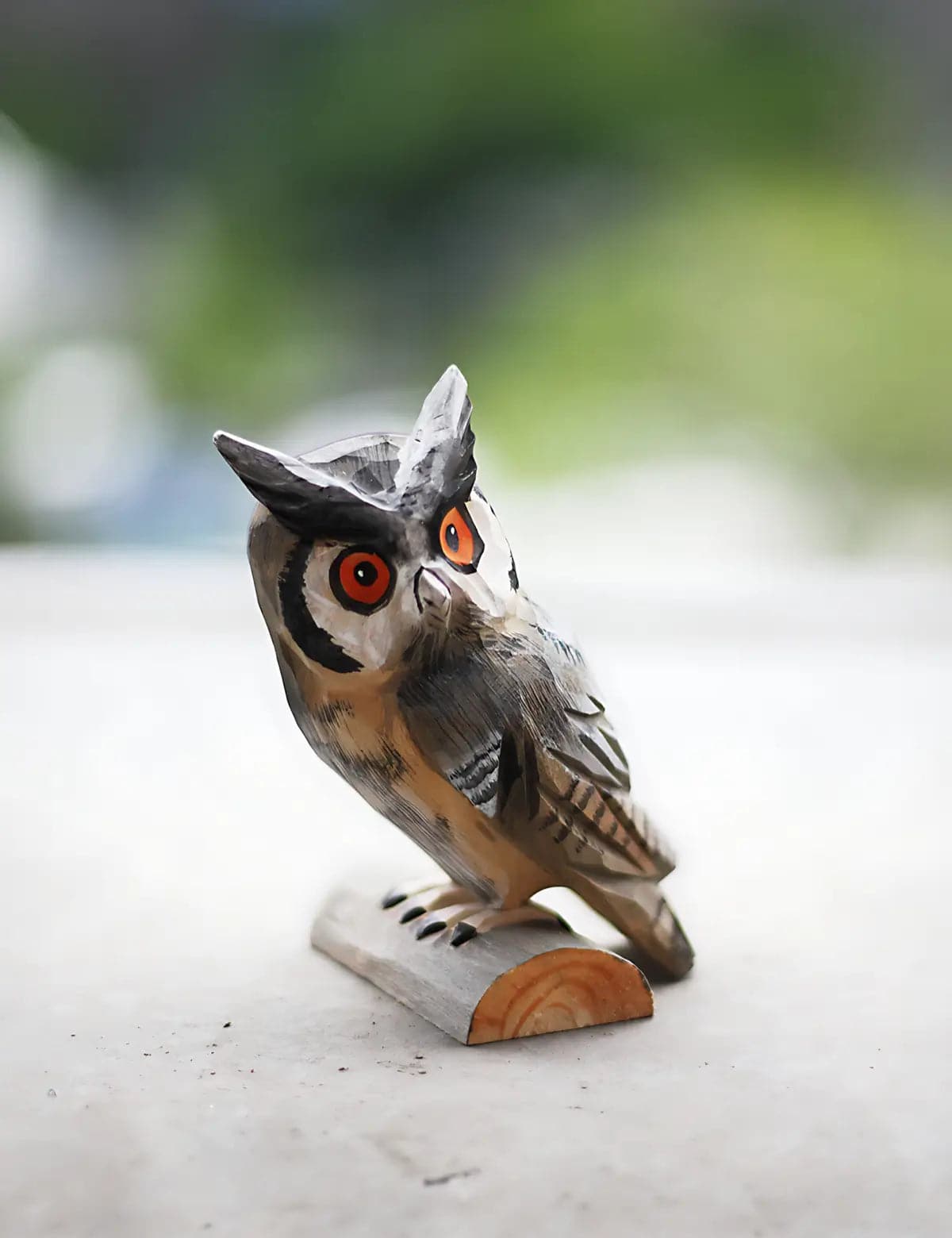 Whimsical-Owl-Wood-Carving-Desk-Ornament-03