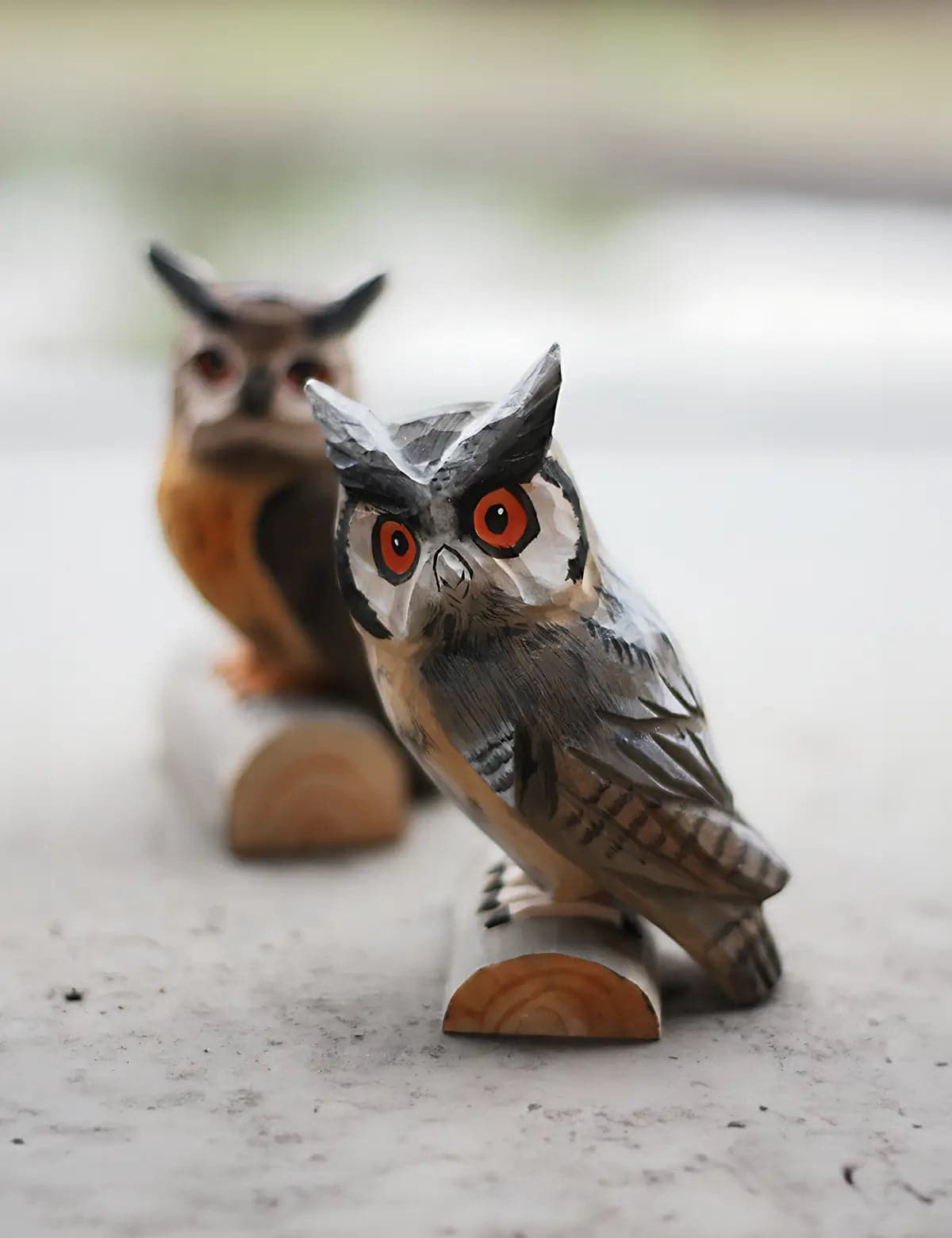 Whimsical-Owl-Wood-Carving-Desk-Ornament-05