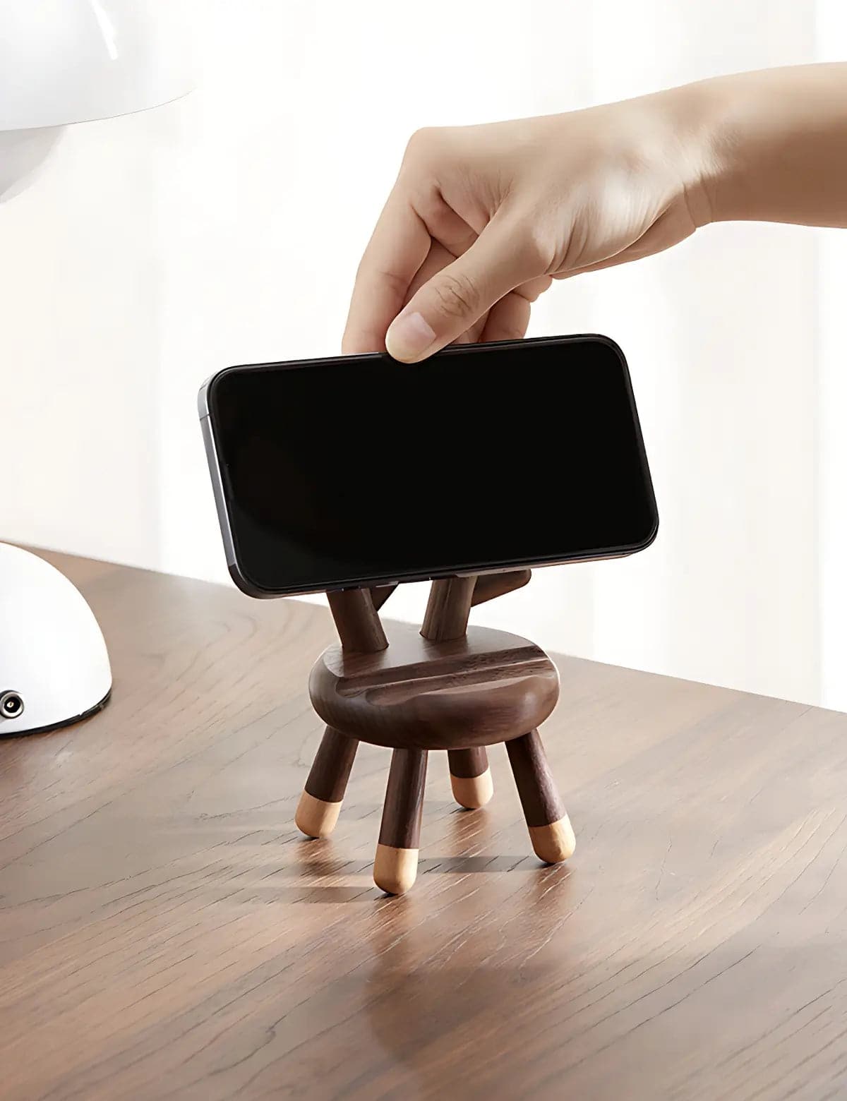 unique-deer-antler-stool-phone-holder-wooden-home-decor-04Multipurpose-Antler-Stool-Phone-Holder-Unique-Home-Accessory-04