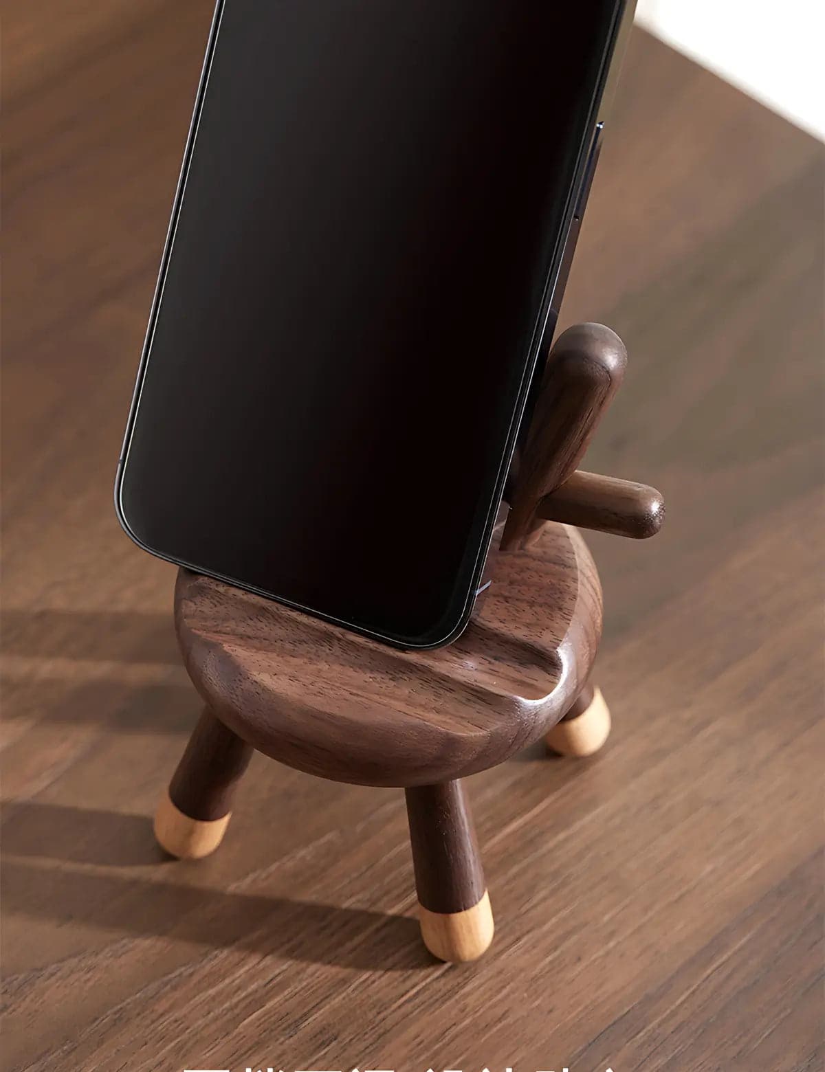 unique-deer-antler-stool-phone-holder-wooden-home-decor-06Multipurpose-Antler-Stool-Phone-Holder-Unique-Home-Accessory-06